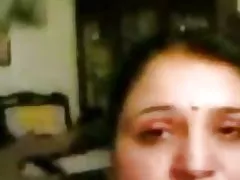 प्रिया चाची उसे संपत्ति से पता चलता है
