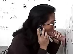 एशियाई चिकी के लिए शौचालय में Gloryhole